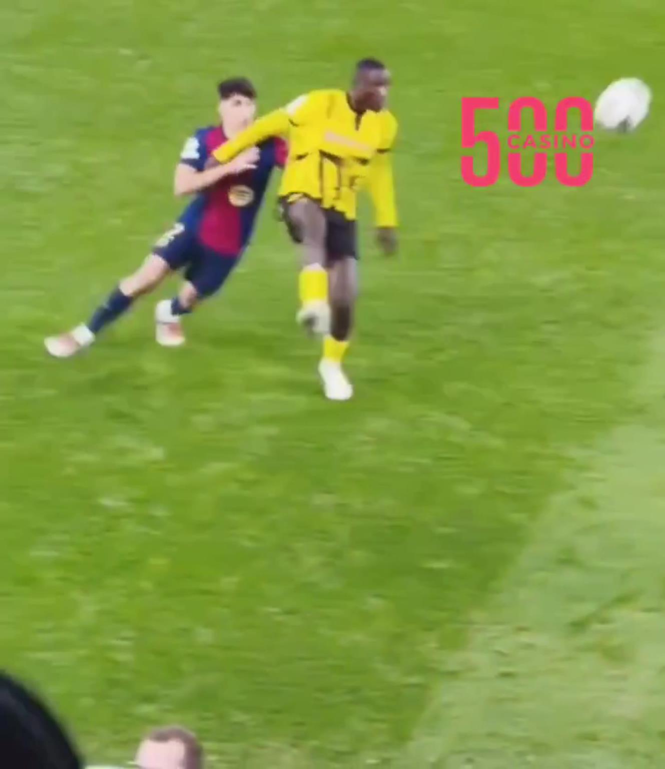 巴萨球迷：兄弟在18岁时就推倒了一个体型是他两倍的男人