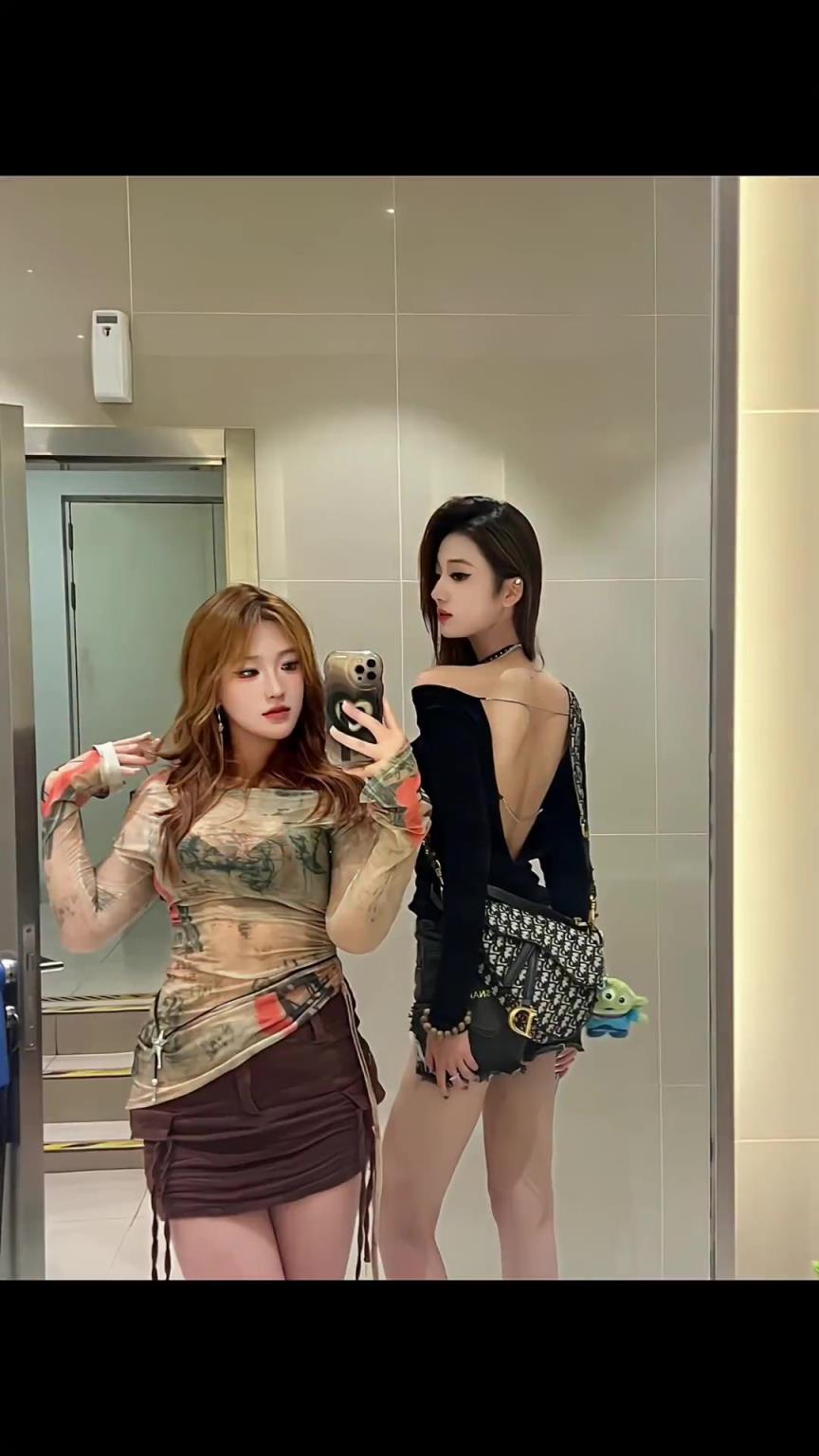 05年女足门将都这么漂亮性感了嘛小腿都那么细的！！